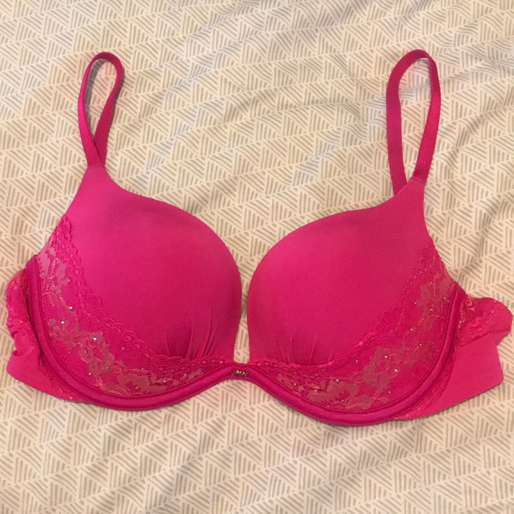 VS pink bra